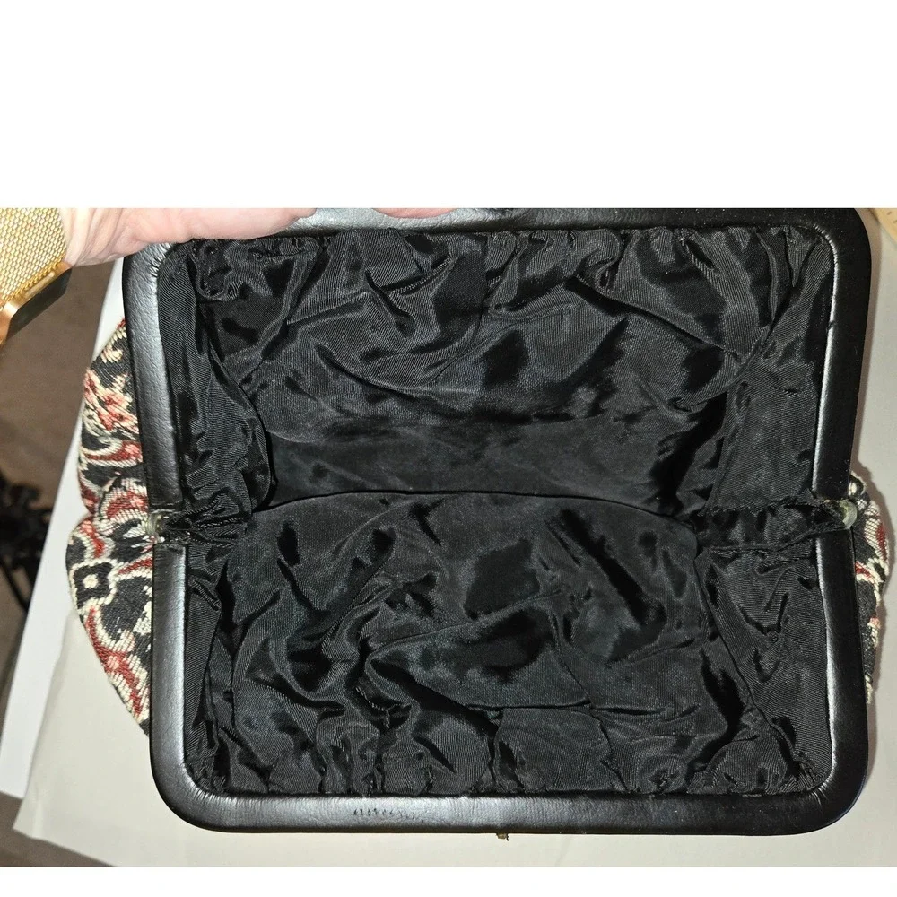 Vintage Tapestry Floral Damask Kiss Lock Frame Bag Twisted Handle Black Pink
